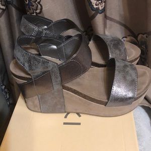 NWOT Yoki Wedges..